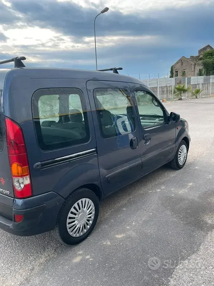 Usado Renault Kangoo 82 CV (60 kW) 2004 Azul Monovolumen