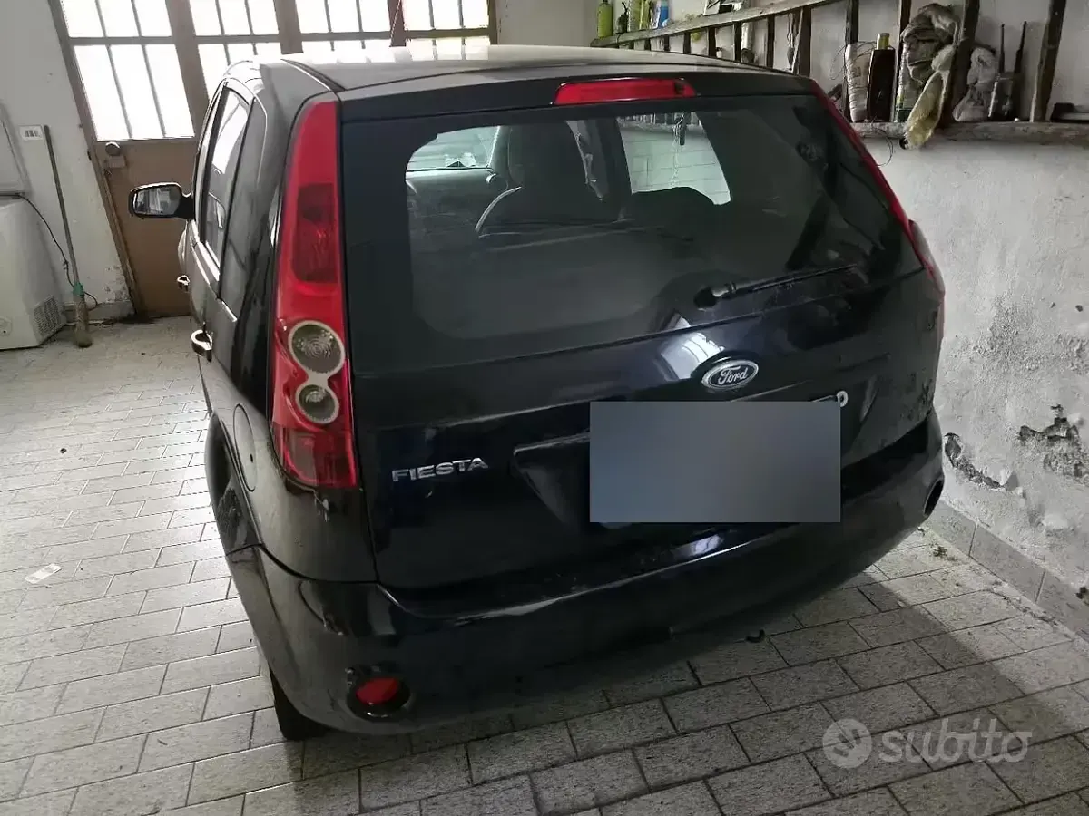 Usata Ford Fiesta 75 CV (55 kW) 2006 Nero Utilitaria