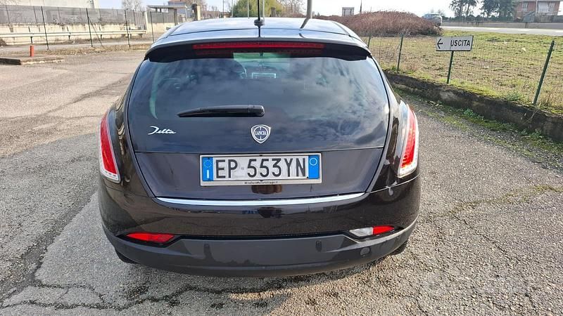Begagnad Lancia Delta Gold 120 HK (88 kW) 2013 Svart Halvkombi
