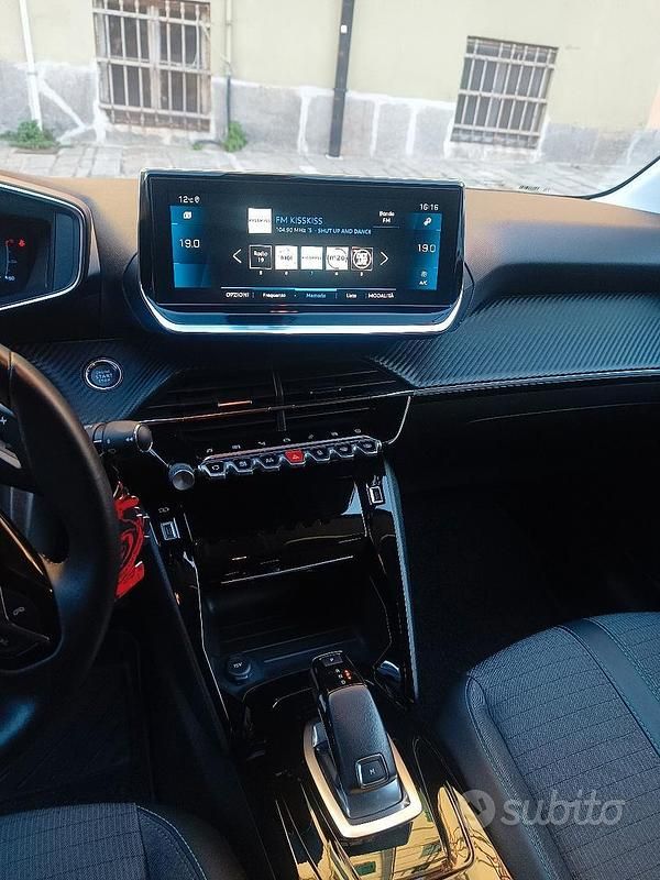 Usata Peugeot 208 101 CV (74 kW) 2021 Giallo Utilitaria