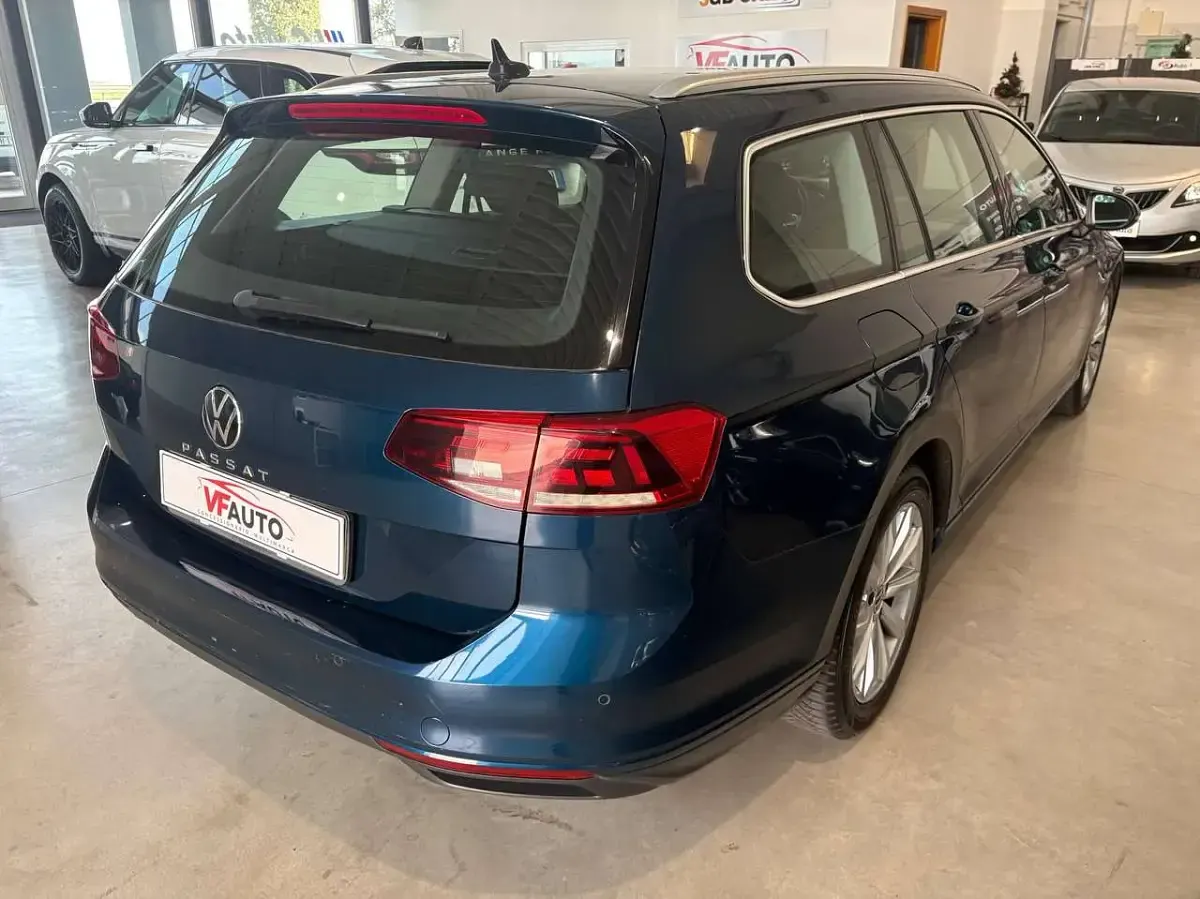 Usata VW Passat Business 150 CV (110 kW) 2022 Blu/azzurro Station wagon
