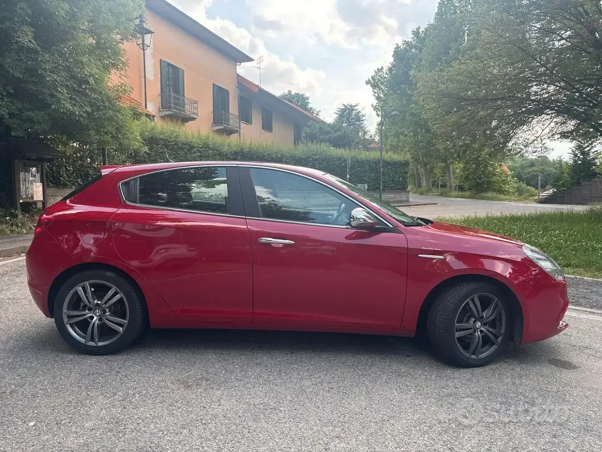 Usata Alfa Romeo Giulietta Exclusive 105 CV (77 kW) 2014 Rosso Utilitaria