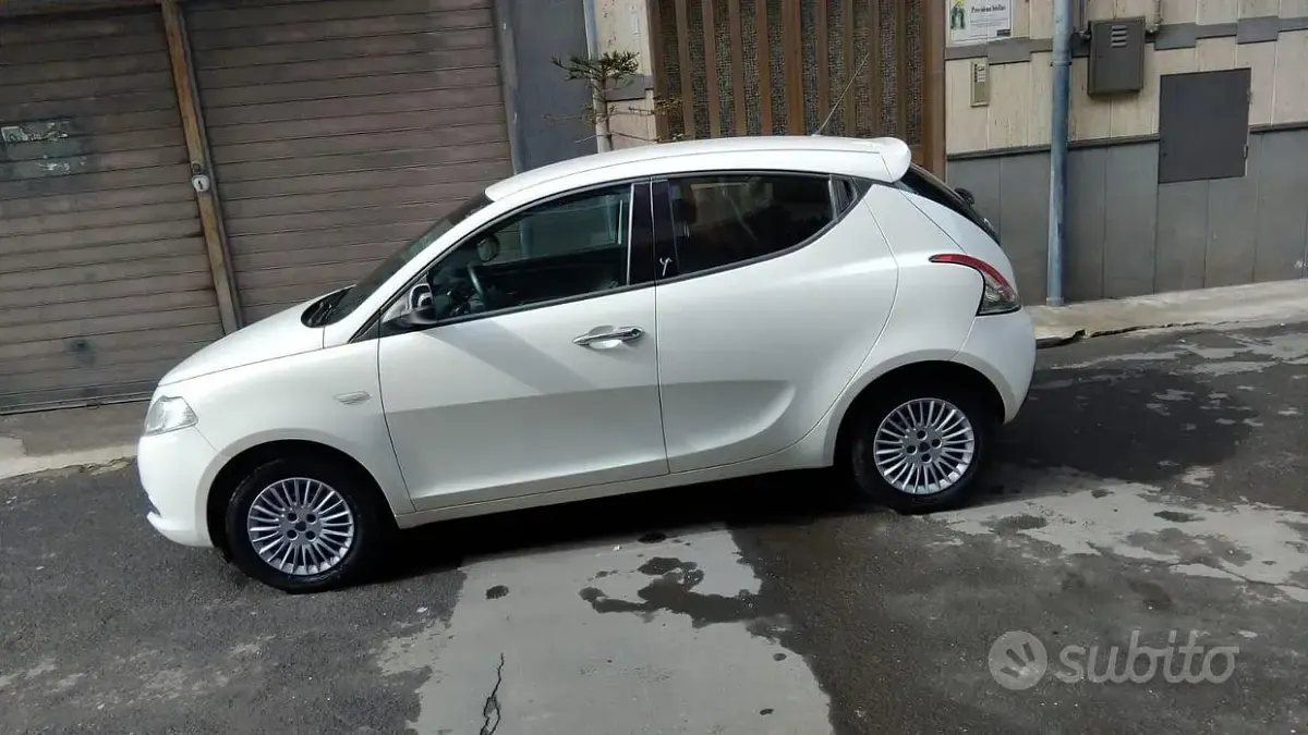 Usata Lancia Ypsilon 95 CV (69 kW) 2013 Bianco Utilitaria