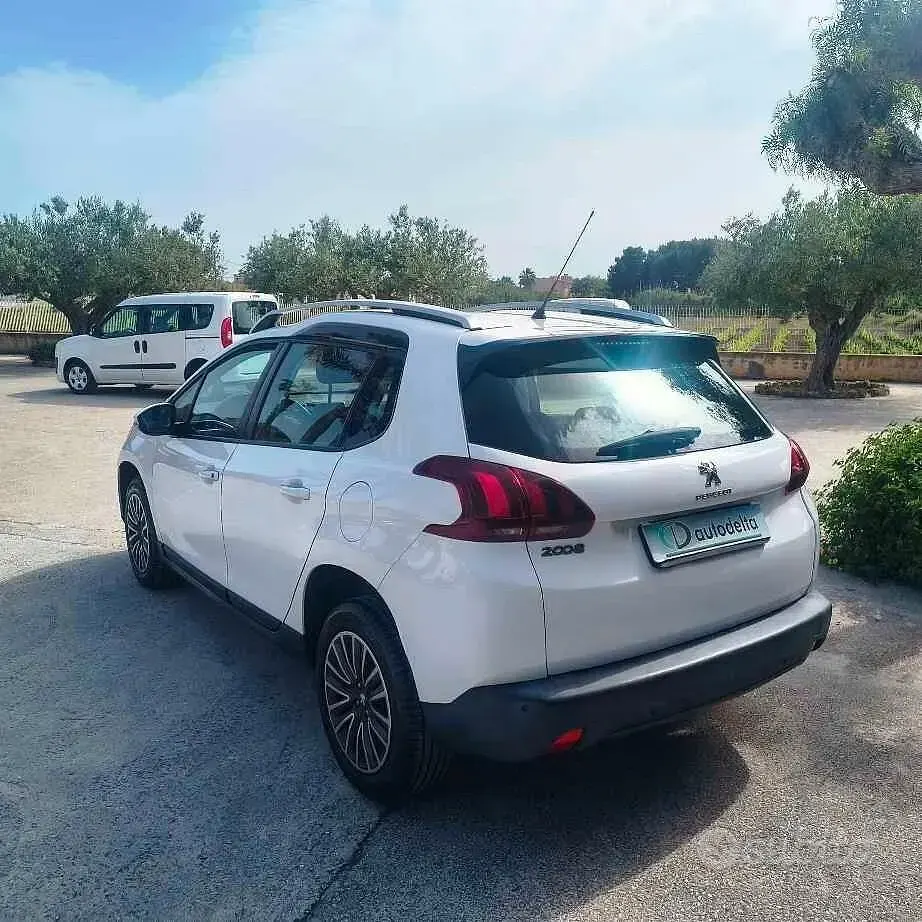 Usata Peugeot 2008 Active 75 CV (55 kW) 2017 Bianco SUV