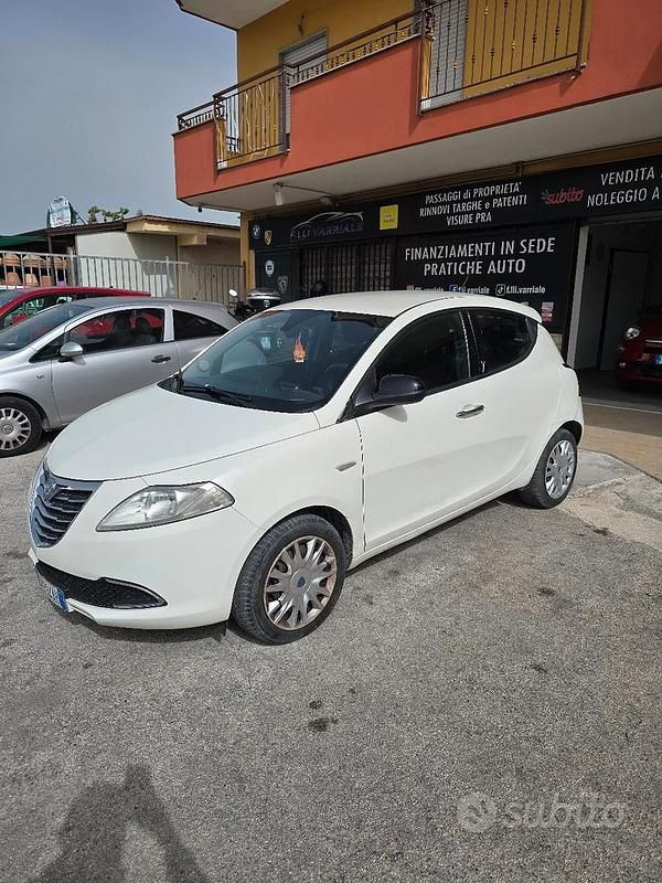 Usata Lancia Ypsilon 95 CV (69 kW) 2011 Bianco Utilitaria