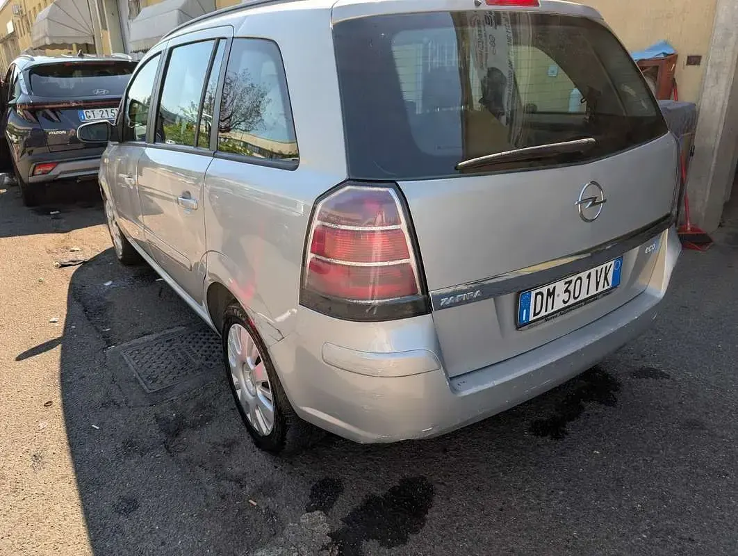 Usata Opel Zafira Elegance 97 CV (71 kW) 2007 Monovolume