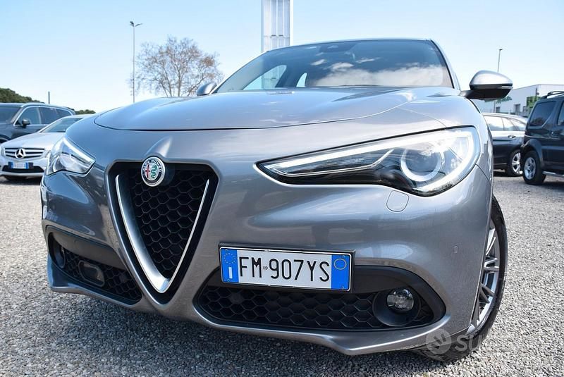 Usata Alfa Romeo Stelvio Executive 180 CV (132 kW) 2017 Grigio SUV