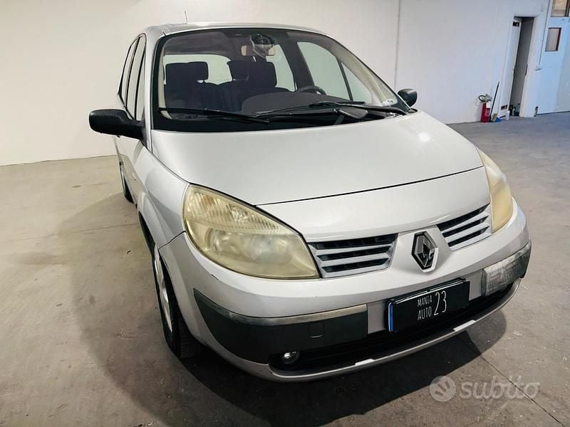 Usata Renault Scénic II 130 CV (95 kW) 2007 Argento Monovolume