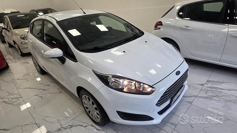 Usata Ford Fiesta Business Edition 75 CV (55 kW) 2016 Bianco Berlina