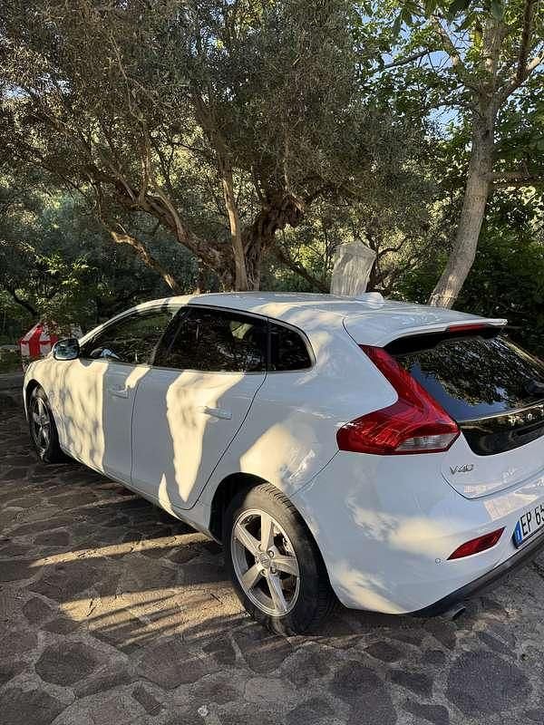 Usata Volvo V40 Momentum 150 CV (110 kW) 2012 Berlina