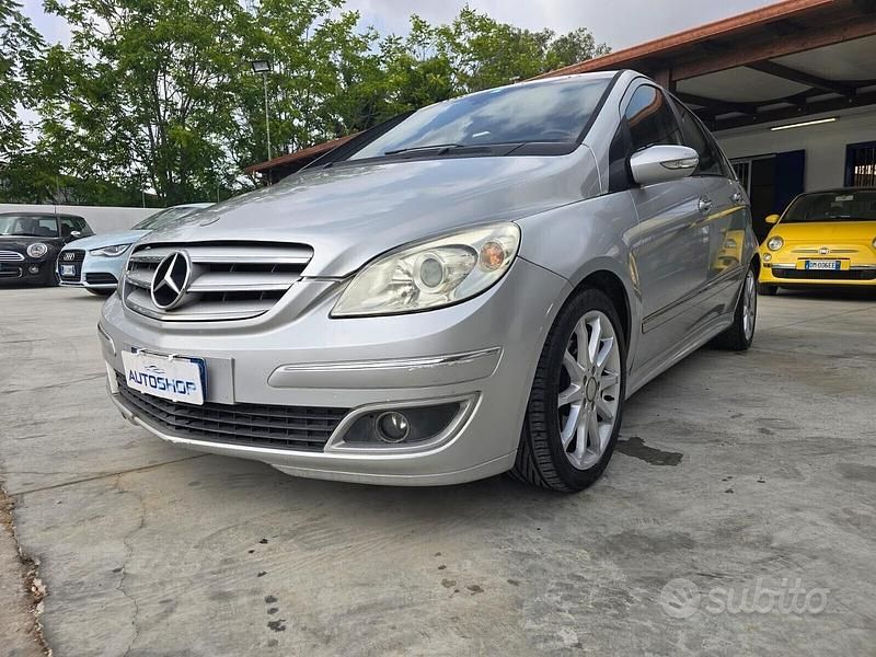 Usata Mercedes B180 109 CV (80 kW) 2006 Grigio Monovolume