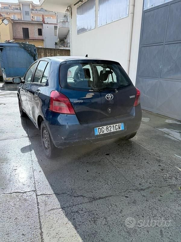 Usata Toyota Yaris Sol 69 CV (50 kW) 2007 Blu Utilitaria