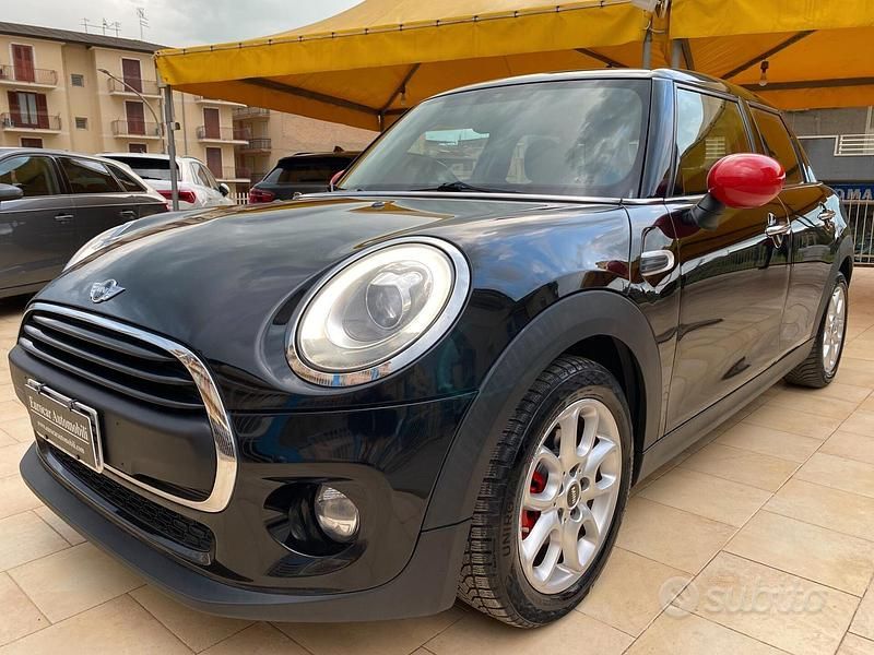Usata Mini Cooper D 115 CV (84 kW) 2017 Nero Utilitaria