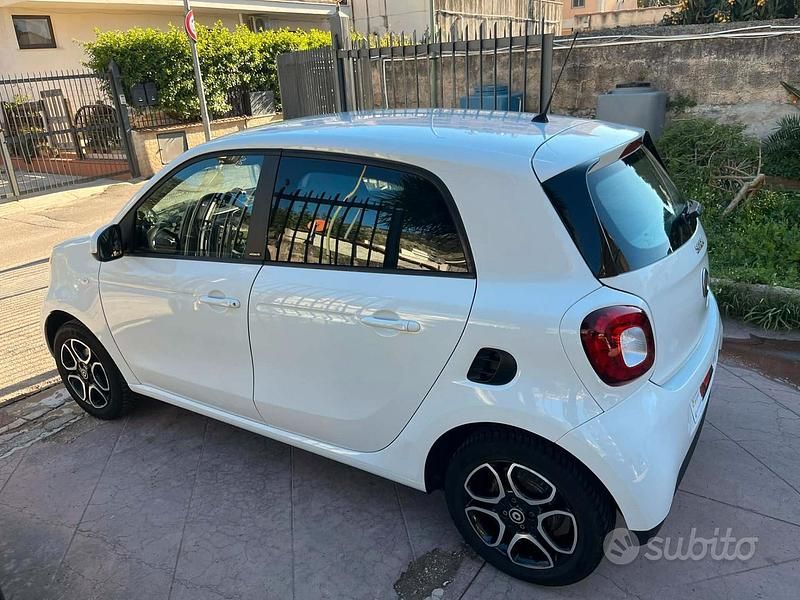 Usata Smart ForFour Passion 71 CV (52 kW) 2018 Bianco Utilitaria