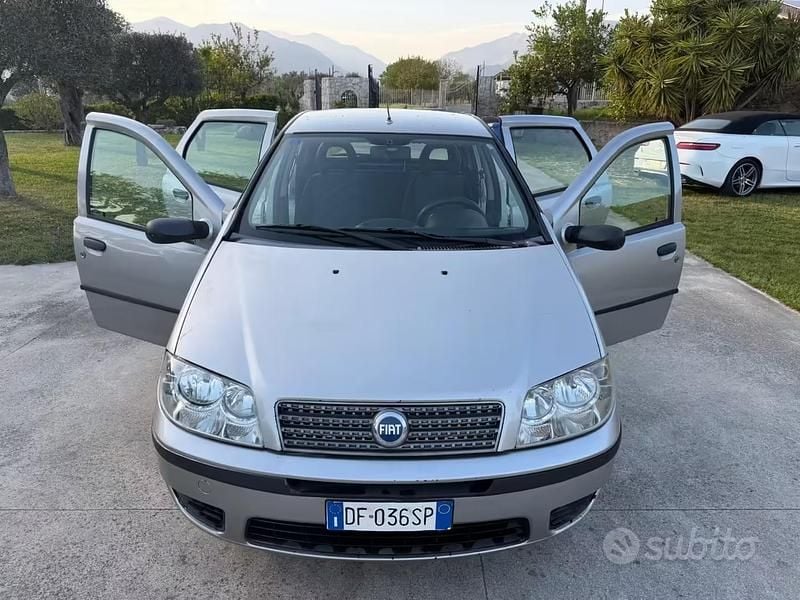 Usata Fiat Punto Dynamic 69 CV (50 kW) 2006 Grigio Utilitaria