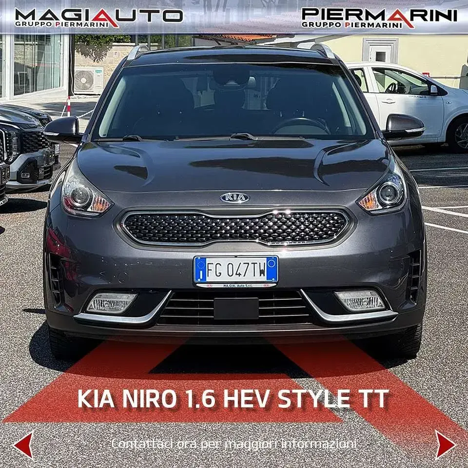 Usata Kia Niro Style 141 CV (103 kW) 2017 Grigio SUV
