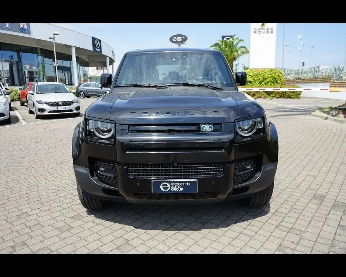Usata Land Rover Defender SE 249 CV (183 kW) 2023 Santorini black SUV