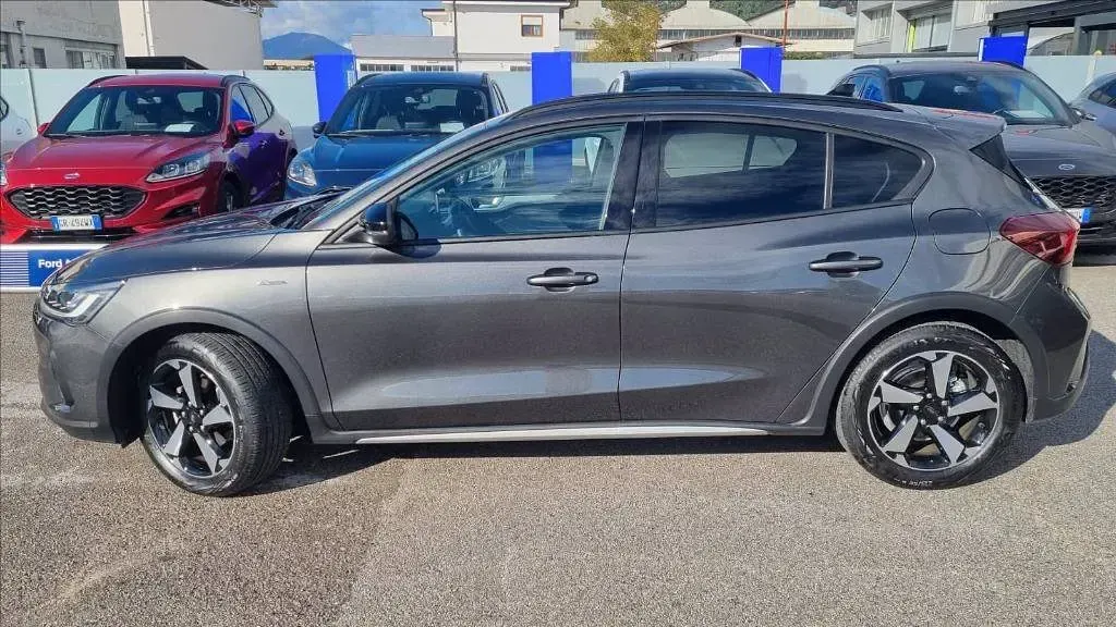 Usado Ford Focus Active 125 CV (91 kW) 2022 Gris SUV