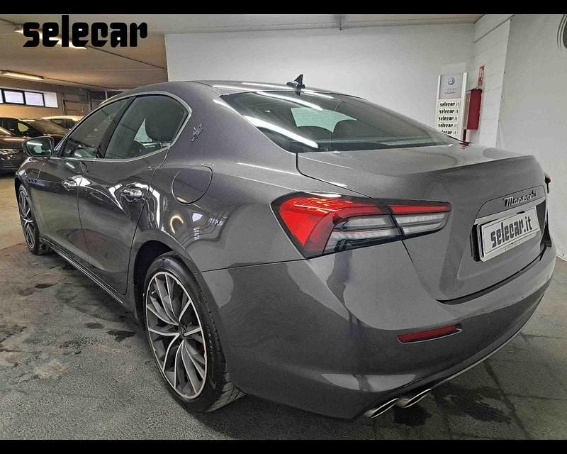 Usata Maserati Ghibli GT 330 CV (242 kW) 2024 N5j grigio quantum Berlina