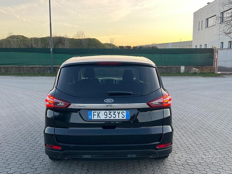 Usata Ford S-MAX Vignale 150 CV (110 kW) 2016 Nero Monovolume