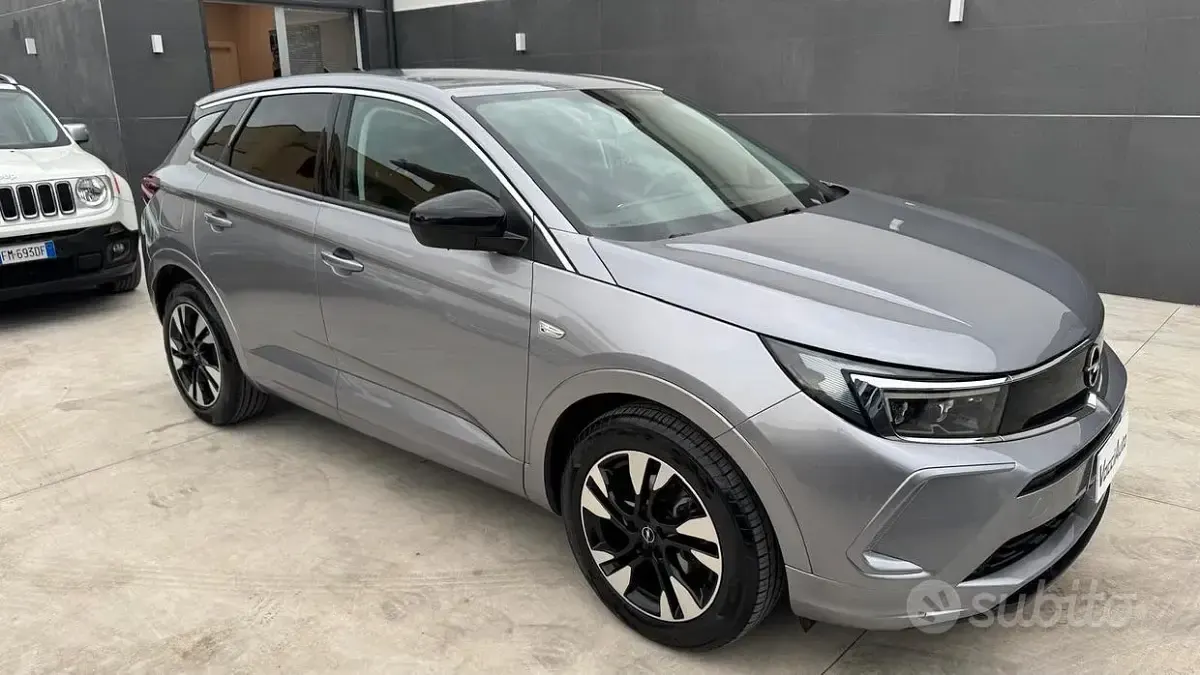 Usata Opel Grandland X Business Elegance 131 CV (96 kW) 2022 Grigio SUV