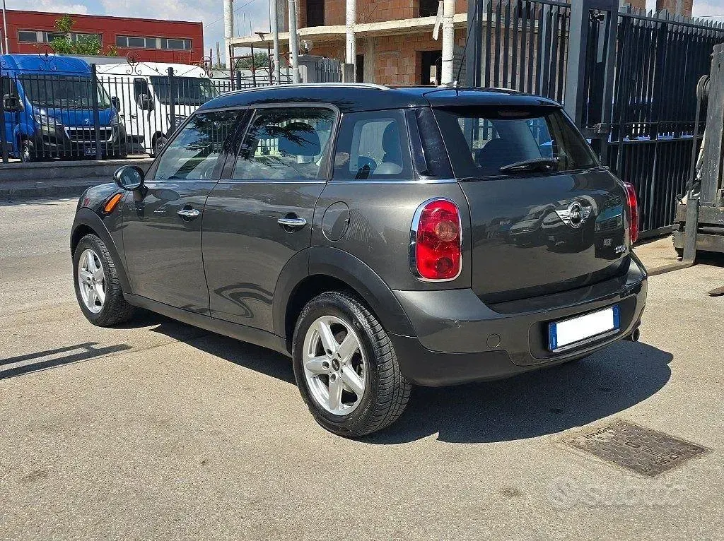 Usata Mini Cooper D Countryman 112 CV (82 kW) 2011 Grigio scuro SUV