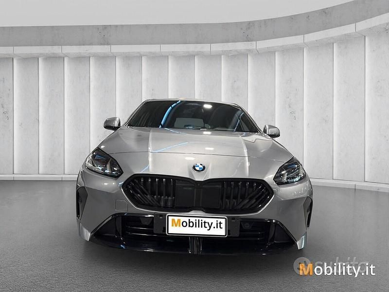 Usata BMW 118 Comfort Edition 150 CV (110 kW) 2024 Skyscraper grey metallic Utilitaria