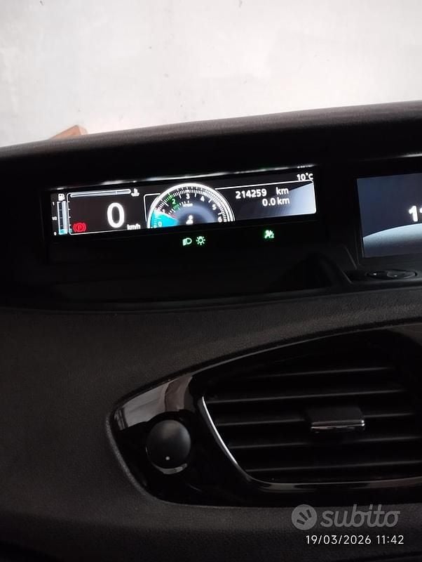 Usata Renault Scénic III 110 CV (80 kW) 2014 Marrone Monovolume