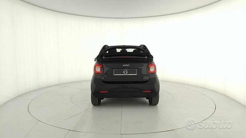 Usata Smart ForTwo Electric Drive Pure 60 kW (82 CV) 2021 Nero Cabrio