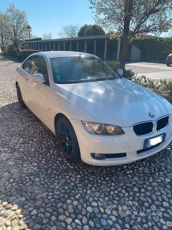 Usata BMW 320 Sport Line 184 CV (135 kW) 2010 Bianco Coupé