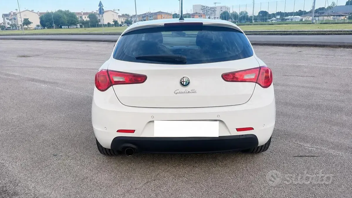Usata Alfa Romeo Giulietta 120 CV (88 kW) 2014 Bianco Utilitaria