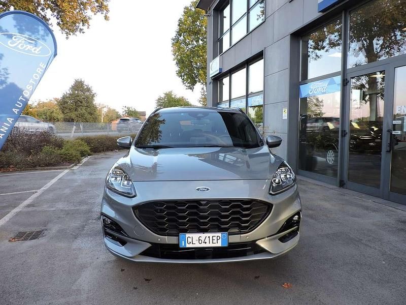 Usata Ford Kuga ST-Line X 224 CV (164 kW) 2023 Solar silver SUV