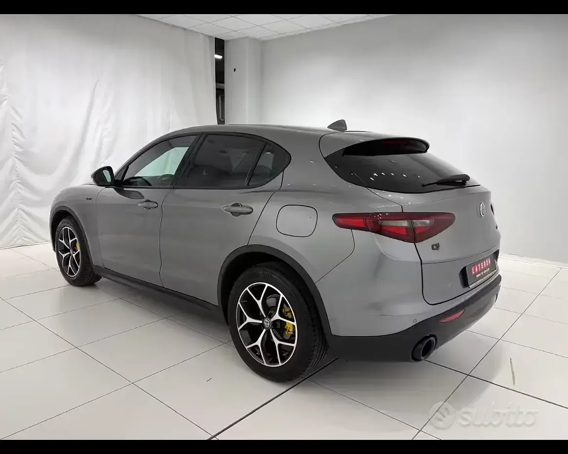 Usata Alfa Romeo Stelvio Sprint 190 CV (139 kW) 2020 Grigio SUV