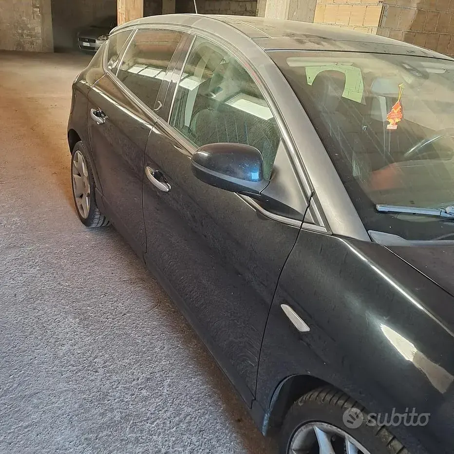 Usata Lancia Delta 120 CV (88 kW) 2008 Nero Utilitaria