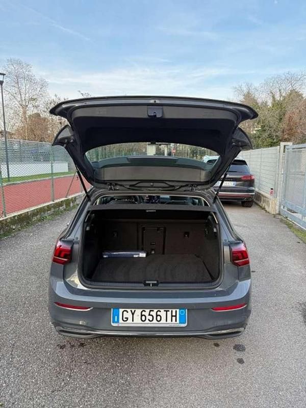 Usata VW Golf VIII Style 150 CV (110 kW) 2025 Dolphin grey metallizzato Berlina