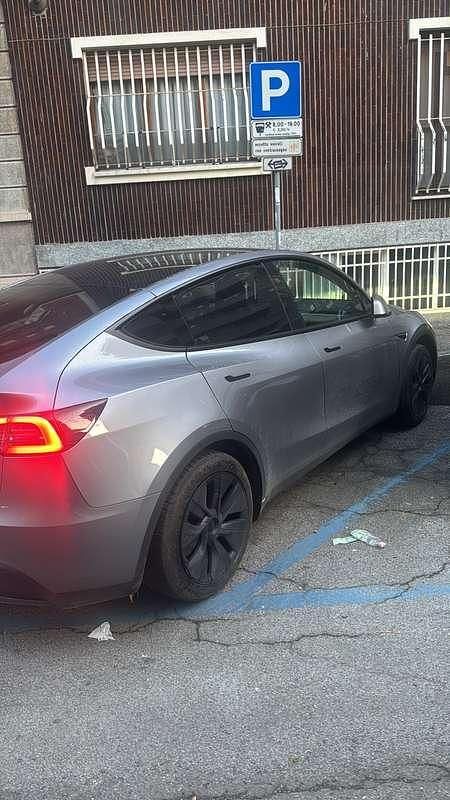 Usata Tesla Model Y RWD 88 kW (120 CV) 2025 SUV