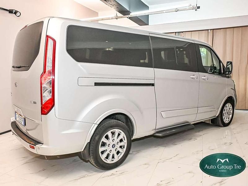 Usata Ford Tourneo Titanium 185 CV (136 kW) 2021 Grigio Monovolume