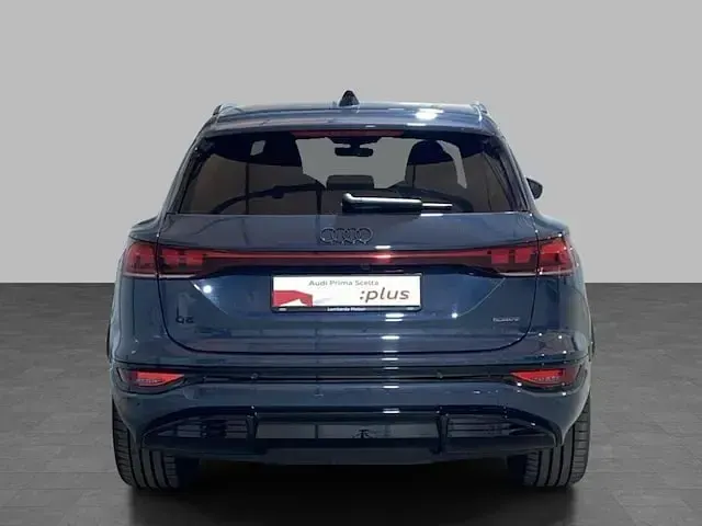 Usata Audi Q6 e-tron Business 284 kW (387 CV) 2025 Blu plasma metallizzato SUV