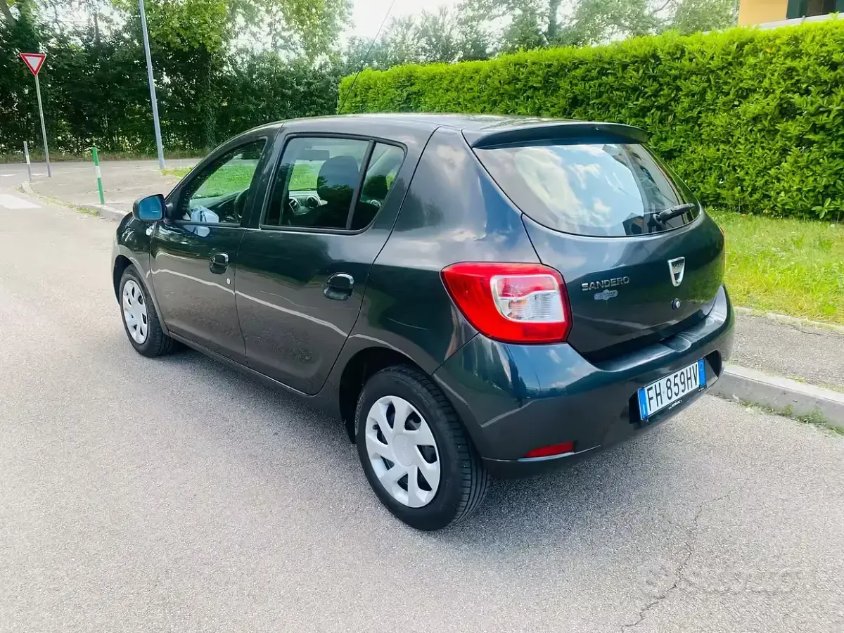 Usata Dacia Sandero 90 CV (66 kW) 2017 Grigio Berlina