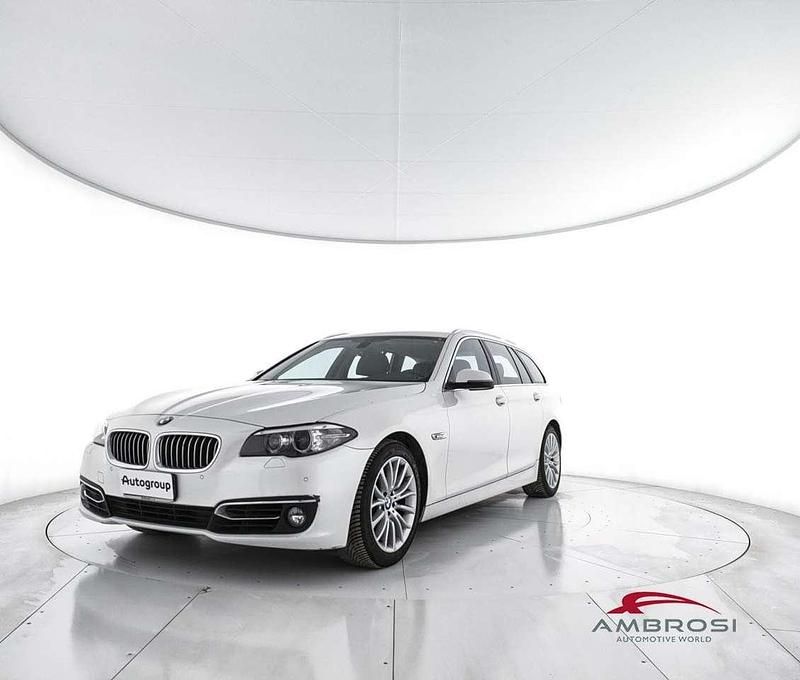 Bianco Usata 2016 BMW 520 Luxury Line Station wagon | 10.791 € (Buon prezzo) - Immagine 1/4