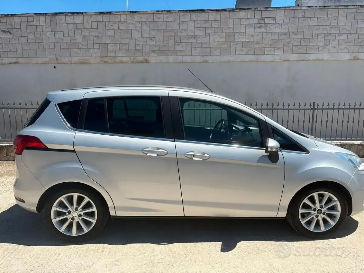 Usata Ford B-MAX Titanium 75 CV (55 kW) 2015 Grigio Monovolume