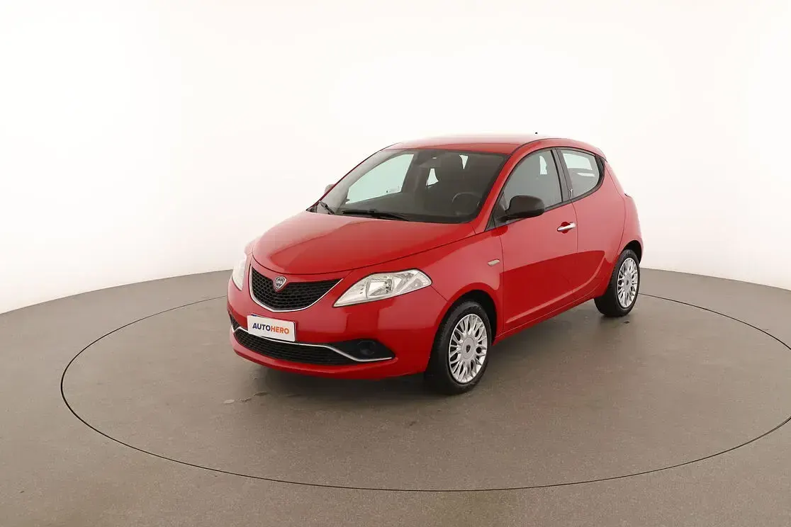 Usata Lancia Ypsilon Silver 70 CV (51 kW) 2015 Rosso Utilitaria