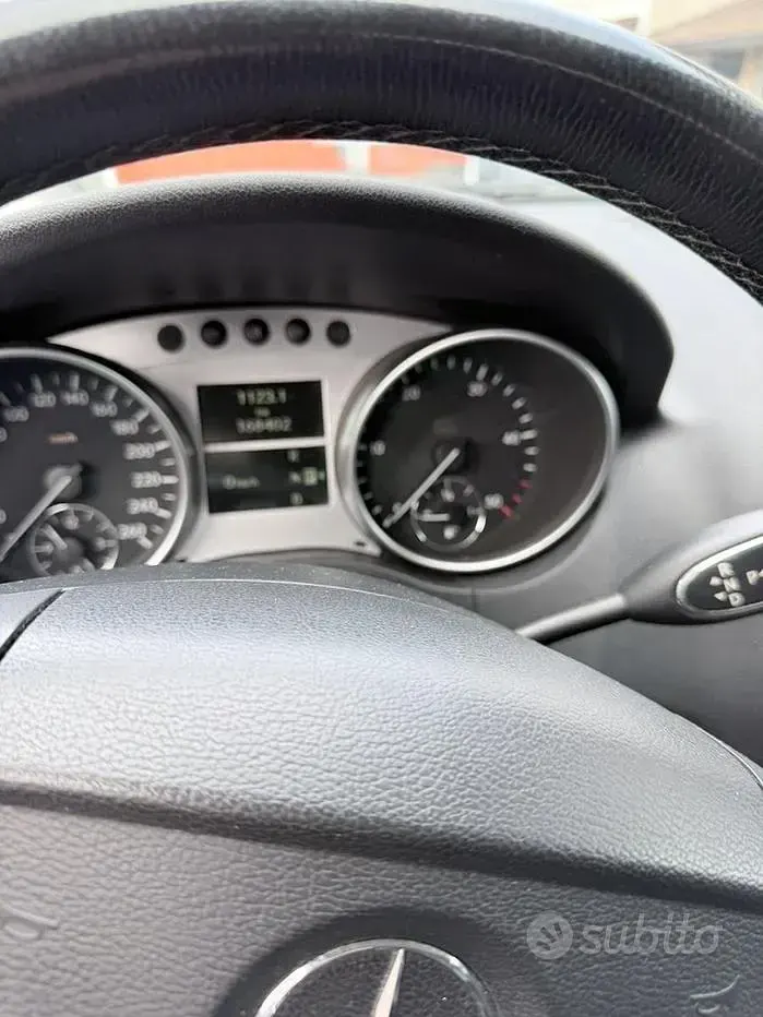 Usata Mercedes ML320 224 CV (164 kW) 2005 Grigio SUV