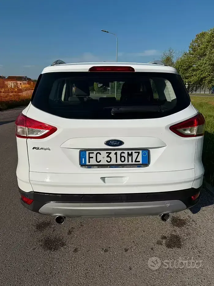 Usata Ford Kuga 120 CV (88 kW) 2016 Bianco SUV