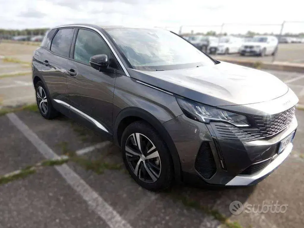 Usata Peugeot 3008 Allure 131 CV (96 kW) 2023 Grigio SUV