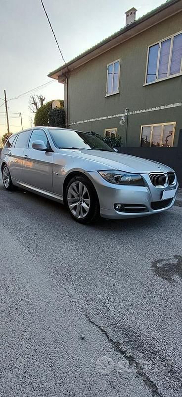 Usata BMW 318 143 CV (105 kW) 2012 Grigio Station wagon