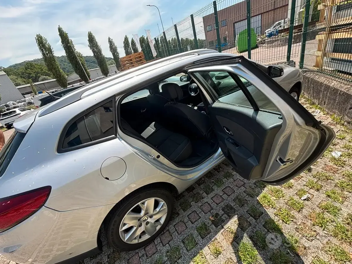 Usata Renault Mégane GrandTour 110 CV (80 kW) 2012 Grigio Station wagon
