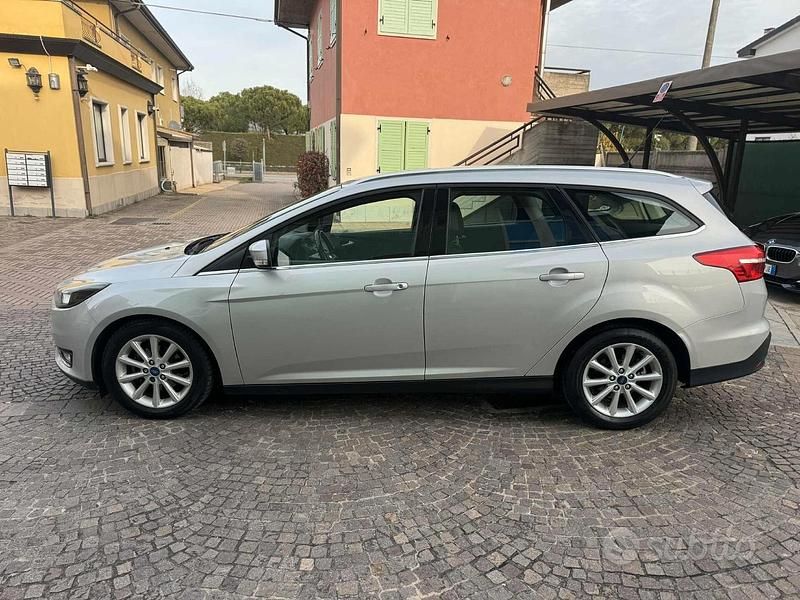 Usata Ford Focus Titanium 120 CV (88 kW) 2016 Grigio Station wagon