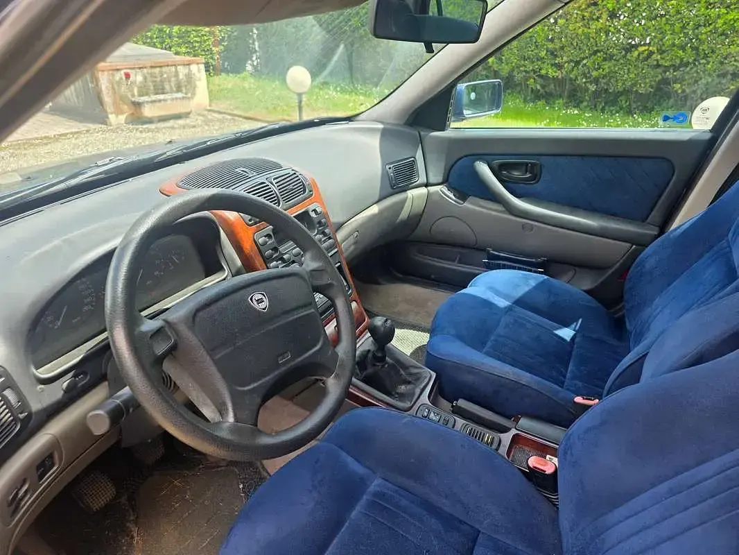 Usata Lancia Kappa 145 CV (106 kW) 1995 Blu/azzurro Berlina