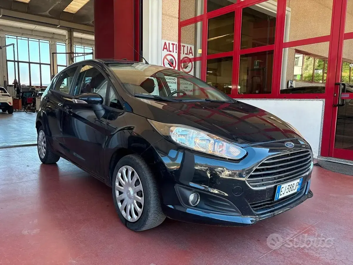 Usata Ford Fiesta 70 CV (51 kW) 2011 Bluazzurro Berlina